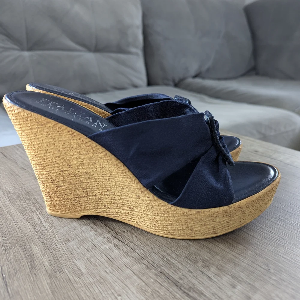 Italian Shoemakers Women's Black Sandals